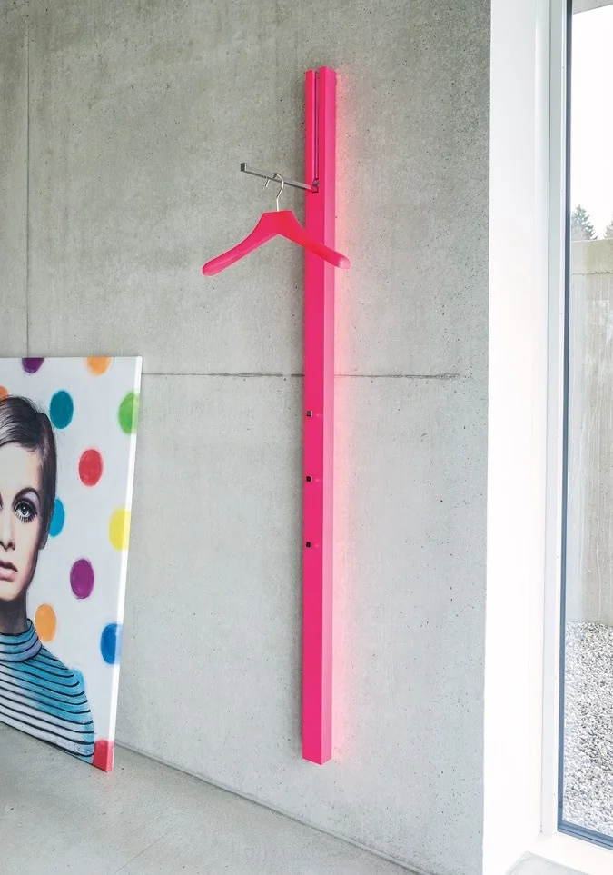 Schönbuch Garderobe Line in Neonpink