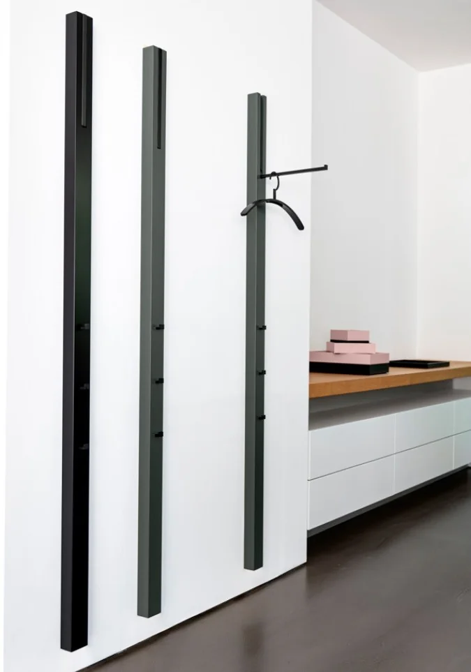 Schönbuch Line Garderobe in Schwarz-Granit